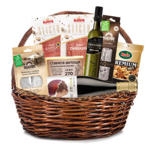 Луксозна Подаръчна Кошница с ракия, червено вино и мезета