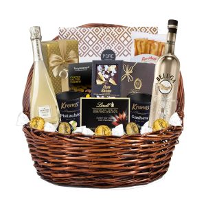 Луксозна Подаръчна Кошница с Пенливо вино Ferghettina Franciacorta и водка Beluga Celebration