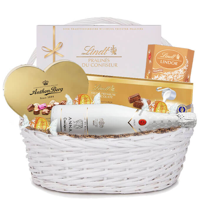 podarachna-koshnica-za-svatba.jpg Подаръчна Кошница за сватба Lindt Gold White - Image 1